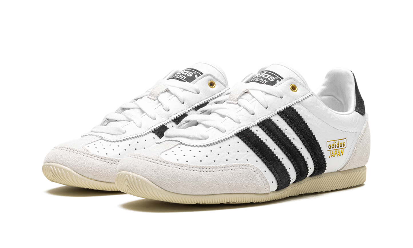 Japan WMNS "Cloud White Black" IH5489